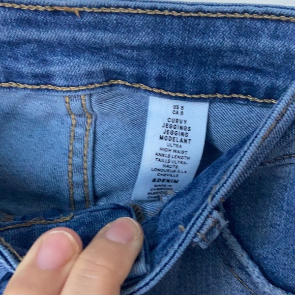 Jeans - Picture 3 of 4